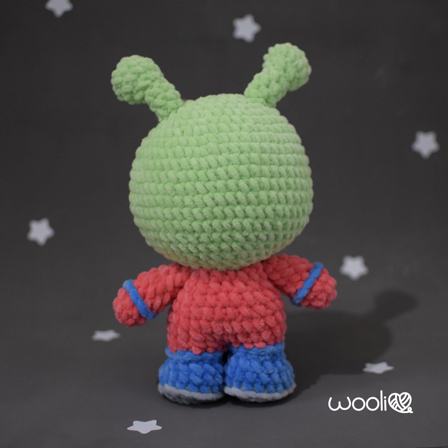 Alie the Little Alien PDF Amigurumi Pattern | English and Spanish