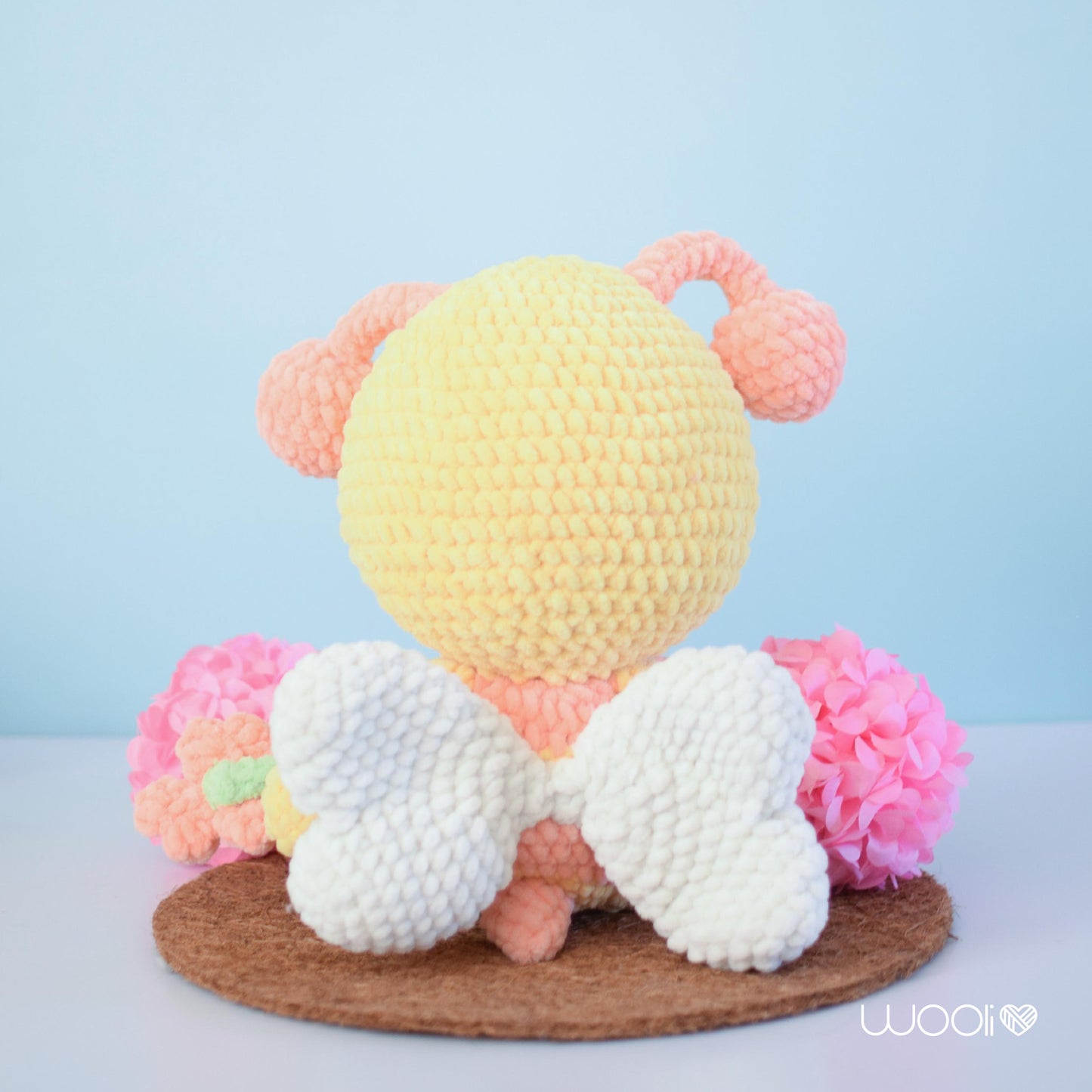 Valentina Love Valentine Bee PDF Amigurumi Pattern | English and Spanish