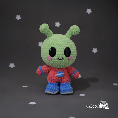 Alie the Little Alien PDF Amigurumi Pattern | English and Spanish