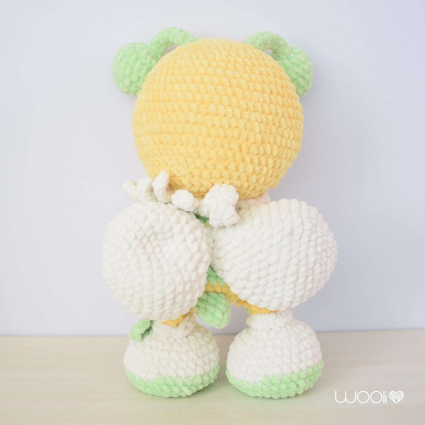 Rito the Daisy Bee PDF Amigurumi Pattern | English and Spanish
