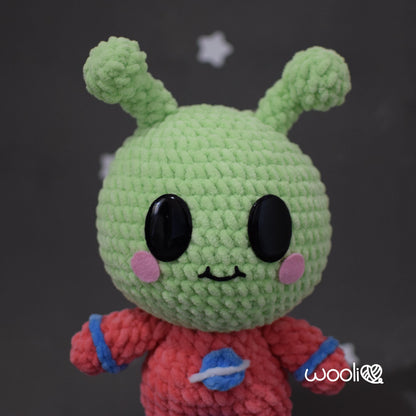 Alie the Little Alien PDF Amigurumi Pattern | English and Spanish
